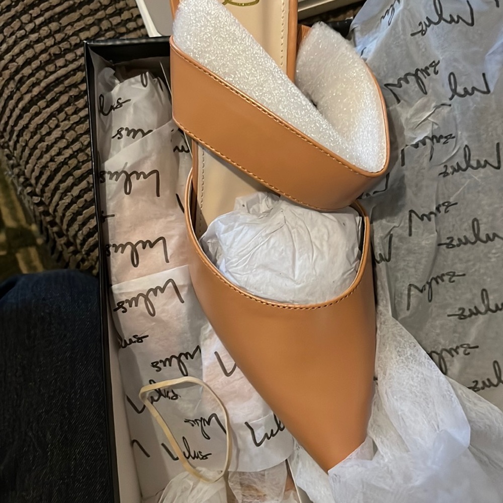 New in the box-Lulus Faire Tan Pointed-Toe Mules